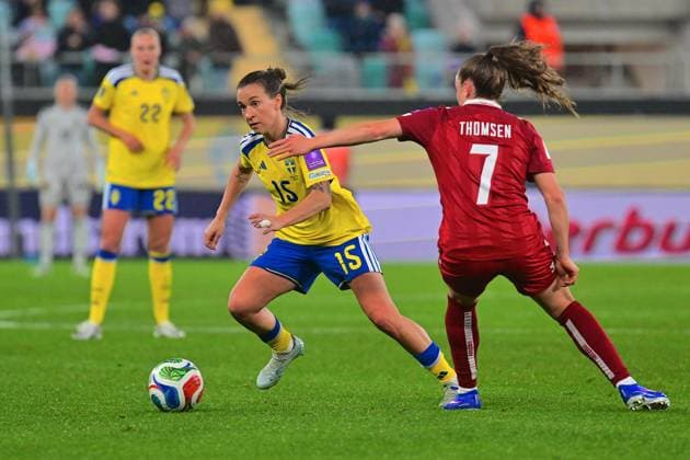 Gamla Ullevi GOTHENBURG, SWEDEN - APRIL 14: Julia Zigiotti Olme of Sweden and Janni Thomsen of Denmark in a battle for the ball during the World Cup 2027 qualifier match between Sweden and Denmark at Gamla Ullevi on April 14, 2026 in Gothenburg, Sweden. (Peter Sonander SPP) Copyright: xx spp-en-PeSo-20260414_SPP_PeterSonander_6260