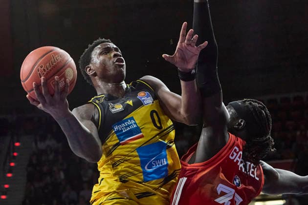 German Basketball Bundesliga BBL , FC Bayern Munich Basketball vs MHP RIESEN Ludwigsburg, Munich FC Bayern Basketball, Ludwigsburg MHP RIESEN, 2026 04 14 in Munich SAP Garden SANE Babacar MHP RIESEN Ludwigsburg Power Forward PF Nr0 LUD0 , GABRIEL Wenyen FC Bayern Munich Basketball Center C Nr32 FCBB32 sportworld Munich SAP Garden Bayern Germany