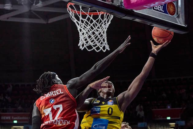 German Basketball Bundesliga BBL , FC Bayern Munich Basketball vs MHP RIESEN Ludwigsburg, Munich FC Bayern Basketball, Ludwigsburg MHP RIESEN, 2026 04 14 in Munich SAP Garden SANE Babacar MHP RIESEN Ludwigsburg Power Forward PF Nr0 LUD0 , GABRIEL Wenyen FC Bayern Munich Basketball Center C Nr32 FCBB32 sportworld Munich SAP Garden Bayern Germany