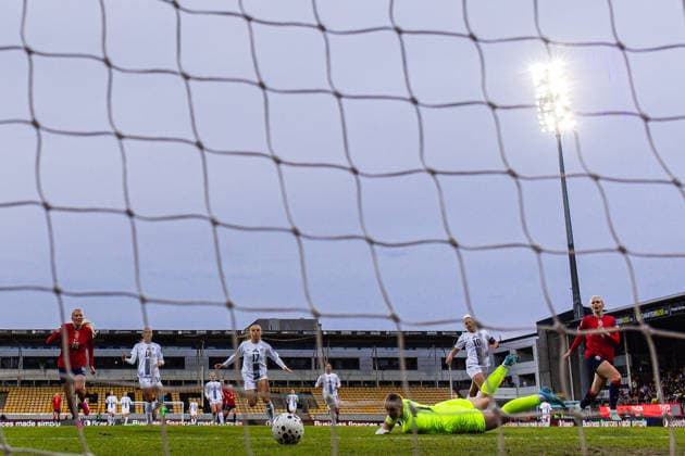 260414 Karina Saevik of Norway scores the 4 0 goal during the FIFA Women s World Cup Qualifier football match between Norway and Slovenia on April 14, 2026 in Lillestrom Photo Marius Simensen BILDBYRAN COP 238 VG0919 bbeng dam fifa world cup qualifiers football fotball landskamp norge norway slovenia slovenien soccer vm kvalik vm kvalifisering kvinner  Copyright: MARIUSxSIMENSEN BB260414BB714