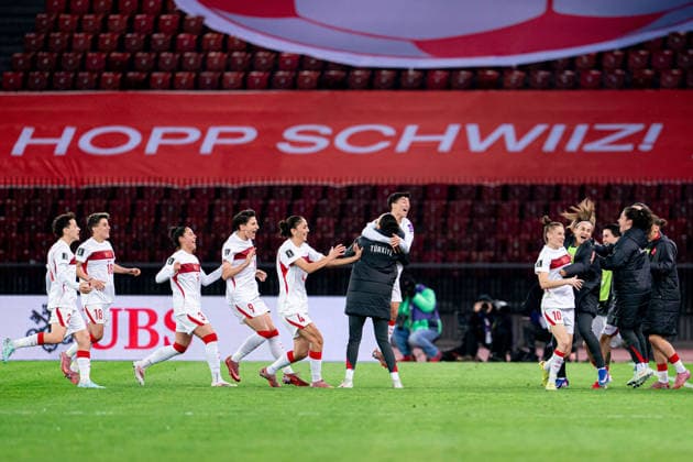 ZURICH, SWITZERLAND - APRIL 14: Ebru Topcu (10 Turkey) celebrating with team after scoring teams first goal during the UEFA Womens European Qualifiers for 2027 FIFA Womens World Cup match between Switzerland and Turkey at Letzigrund Stadium on April 14, 2026 in Zurich Switzerland. Copyright: xPriscilaxBütlerx xSPPx Sportspressphoto_SPR129238