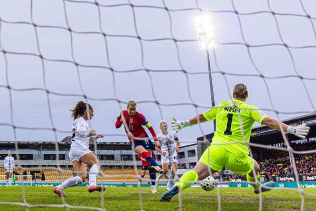 260414 Ada Hegerberg of Norway scores the 5 0 goal during the FIFA Women s World Cup Qualifier football match between Norway and Slovenia on April 14, 2026 in Lillestrom Photo Marius Simensen BILDBYRAN COP 238 VG0919 bbeng dam fifa world cup qualifiers football fotball landskamp norge norway slovenia slovenien soccer vm kvalik vm kvalifisering kvinner  Copyright: MARIUSxSIMENSEN BB260414BB717