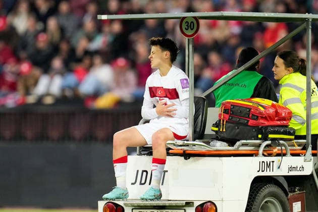 CALCIO - FIFA Mondiali - Women s Qualifiers - Switzerland vs Turkey Gulbin Hiz 21 (Turkiye) receives medical attention during Women s Qualifiers - Switzerland vs Turkey , FIFA World Cup, WM, Weltmeisterschaft, Fussball match in Zurich, Switzerland, April 14 2026 Zurich Switzerland  Copyright: xIPAxSport ABACAx