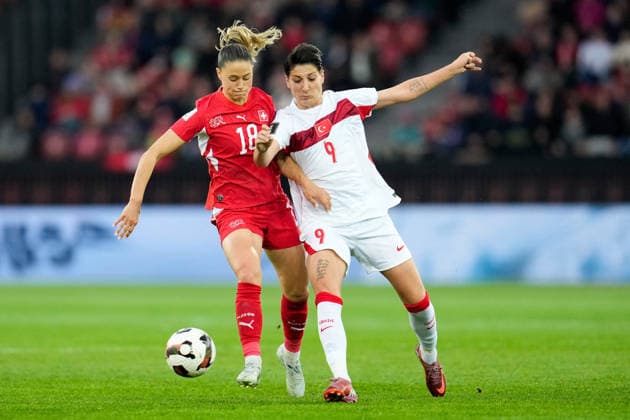 CALCIO - FIFA Mondiali - Women s Qualifiers - Switzerland vs Turkey Viola Calligaris 18 (Switzerland) against Kader Hancar 9 (Turkiye) during Women s Qualifiers - Switzerland vs Turkey , FIFA World Cup, WM, Weltmeisterschaft, Fussball match in Zurich, Switzerland, April 14 2026 Zurich Switzerland  Copyright: xIPAxSport ABACAx