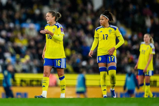 260414 Filippa Angeldahl, Felicia Schröder and Elma Junttila Nelhage of Sweden during the FIFA Women s World Cup Qualifier football match between Sweden and Denmark on April 14, 2026 in Gothenburg Photo Mathias Bergeld BILDBYRAN code MB CS0928 fotboll football soccer fotball vm kval kval fifa womens world cup qualifier qualifier sverige sweden danmark denmark dam bbeng women kvinner  Copyright: MATHIASxBERGELD BB260414MB048