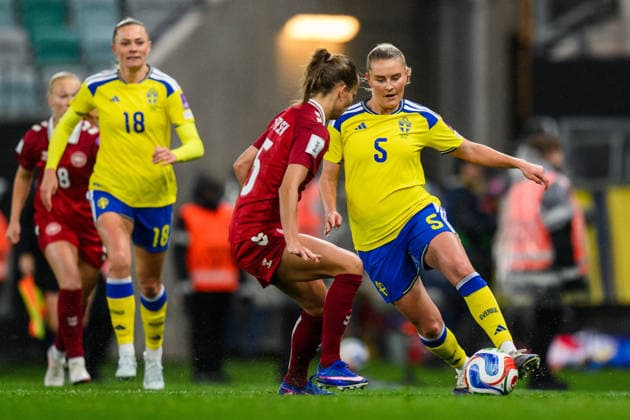 260414 Fridolina Rolfö and Amanda NildÃ n of Sweden during the FIFA Women s World Cup Qualifier football match between Sweden and Denmark on April 14, 2026 in Gothenburg Photo Mathias Bergeld BILDBYRAN code MB CS0928 fotboll football soccer fotball vm kval kval fifa womens world cup qualifier qualifier sverige sweden danmark denmark dam bbeng women kvinner  Copyright: MATHIASxBERGELD BB260414MB049