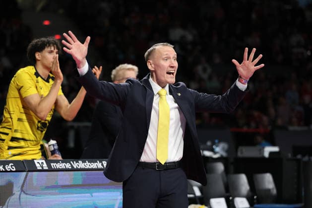 Mikko Riipinen MHP Riesen Ludwigsburg, Head Coach gestures, GER, FC Bayern Basketball vs MHP Riesen Ludwigsburg, Basketball, easycredit Basketball Bundesliga, Matchday 13, Season 2025 2026, 14 04 2026, GER, FC Bayern Basketball vs MHP Riesen Ludwigsburg, Basketball, easycredit Basketball Bundesliga, Matchday 13, Season 2025 2026, 14 04 2026 Muenchen Copyright: xEibner-Pressefoto JennixMaulx EP_JML