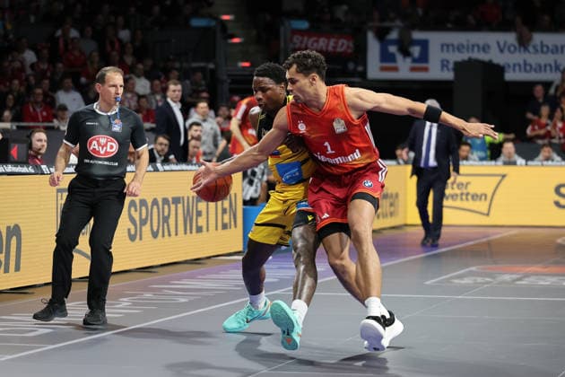 Oscar da Silva FC Bayern Basketball, 01 with Babacar Sane MHP Riesen Ludwigsburg, 00 , GER, FC Bayern Basketball vs MHP Riesen Ludwigsburg, Basketball, easycredit Basketball Bundesliga, Matchday 13, Season 2025 2026, 14 04 2026, GER, FC Bayern Basketball vs MHP Riesen Ludwigsburg, Basketball, easycredit Basketball Bundesliga, Matchday 13, Season 2025 2026, 14 04 2026 Munich Copyright: xEibner-Pressefoto JennixMaulx EP_JML