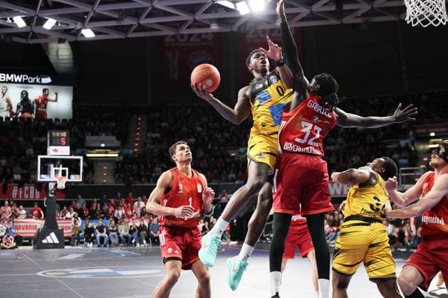 Babacar Sane MHP Riesen Ludwigsburg, 00 with Wenyen Gabriel FC Bayern Basketball, 32 , GER, FC Bayern Basketball vs MHP Riesen Ludwigsburg, Basketball, easycredit Basketball Bundesliga, 13 Matchday, Season 2025 2026, 14 04 2026, GER, FC Bayern Basketball vs MHP Riesen Ludwigsburg, Basketball, easycredit Basketball Bundesliga, 13 Matchday, Season 2025 2026, 14 04 2026 Munich Copyright: xEibner-Pressefoto JennixMaulx EP_JML