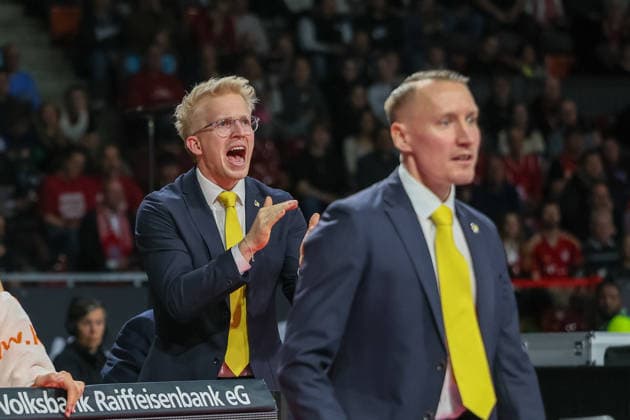 Johs Andersen MHP Riesen Ludwigsburg, Co Coach cheers, applauds, Emotions, GER, FC Bayern Basketball vs MHP Riesen Ludwigsburg, Basketball, easycredit Basketball Bundesliga, Matchday 13, Season 2025 2026, 14 04 2026, GER, FC Bayern Basketball vs MHP Riesen Ludwigsburg, Basketball, easycredit Basketball Bundesliga, Matchday 13, Season 2025 2026, 14 04 2026 Muenchen Copyright: xEibner-Pressefoto JennixMaulx EP_JML