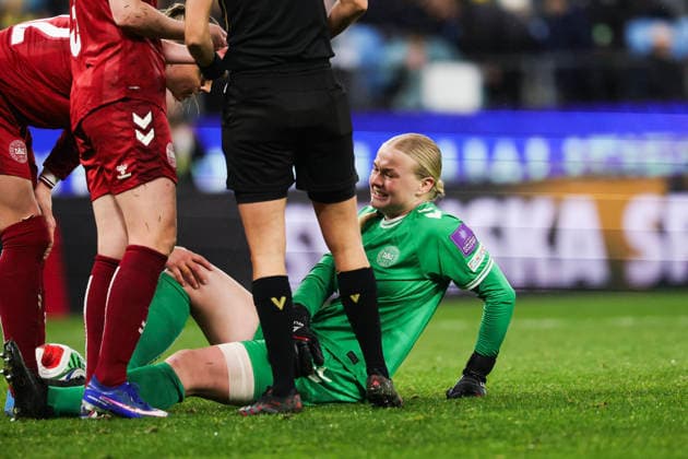 GOTHENBURG, SWEDEN 20260414 Denmarks goalkeeper Freja R Thisgaard is in pain during Tuesdays World Cup qualifying soccer match between Sweden and Denmark at Gamla Ullevi in Gothenburg GOTHENBURG SWEDEN x9200x  Copyright: xAdamxIhse TTx VM-KVAL SVERIGE-DANMARK