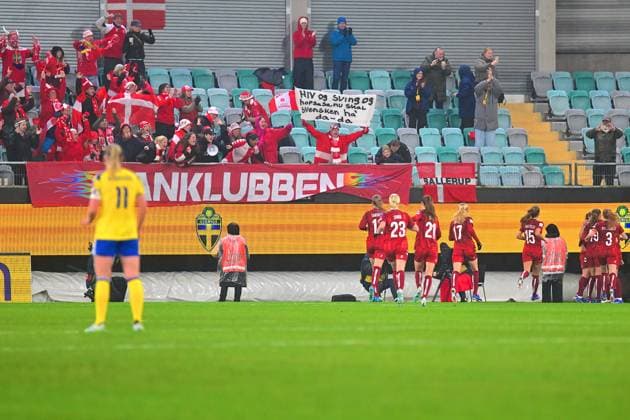 Gamla Ullevi GOTHENBURG, SWEDEN - APRIL 14: Denmark celebrates goal with their supporters during the World Cup 2027 qualifier match between Sweden and Denmark at Gamla Ullevi on April 14, 2026 in Gothenburg, Sweden. (Peter Sonander SPP) Copyright: xx spp-en-PeSo-20260414_SPP_PeterSonander_6497