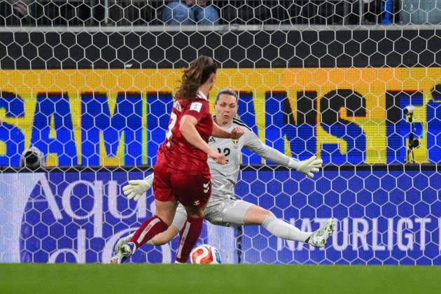 260414 Janni Thomsen of Denmark scores 1 2 on goalkeeper Jennifer Falk of Sweden during the FIFA Women s World Cup Qualifier football match between Sweden and Denmark on April 14, 2026 in Gothenburg Photo Mathias Bergeld BILDBYRAN kod MB CS0928 fotboll football soccer fotball vm kval kval fifa womens world cup qualifier qualifier sverige sweden danmark denmark dam bbeng women kvinner  Copyright: MATHIASxBERGELD BB260414MB055