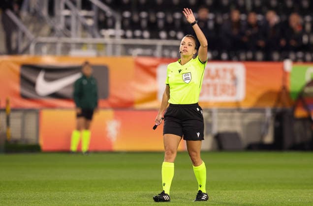 2026-04-14 Netherlands v France - UEFA Women s European Qualifiers - League Phase - Matchday 3 BREDA, NETHERLANDS - APRIL 14: Referee Marta Huerta De Aza start the game during the UEFA Women s European Qualifiers - League Phase - Matchday 3 match between Netherlands and France at Rat Verlegh Stadion on April 14, 2026 in Breda, Netherlands. Breda Rat Verlegh Stadion Netherlands Content not available for redistribution in The Netherlands directly or indirectly through any third parties. Copyright: xHansxvanxderxValkx
