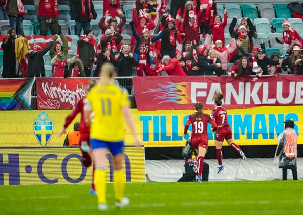 GÖTEBORG, SWEDEN 20260414 Denmarks Cecilie Floe 19 and Janni Thomsen 7 cheer with the Danish fans after scoring the winning goal during Tuesdays World Cup qualifying soccer match between Sweden and Denmark at Gamla Ullevi in Gothenburg GÖTEBORG SWEDEN x9200x  Copyright: xBjörnxLarssonxRosvall TTx VM-KVAL SVERIGE-DANMARK