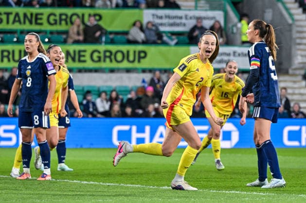SOCCER WOMEN UEFA QUALIFIERS B4 MD3 SCOTLAND VS BELGIUM Sari Kees (2) of Belgium scores 0-1 and Belgium celebrate during a women football game between the national teams of Scotland and Belgium , called the Red Flames , on the third match day in League B Group B4 in the league stage of the 2026-27 UEFA Women s European Qualifiers competition , on Tuesday 14 April 2026 in Edinburgh , Scotland . PHOTO SPORTPIX Stijn Audooren Edinburgh Easter Road Stadium Scotland  Copyright: xSportpix.bex xStijnxAudoorenxStijnxAudoorenx