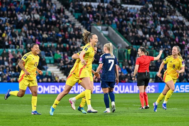 SOCCER WOMEN UEFA QUALIFIERS B4 MD3 SCOTLAND VS BELGIUM Sari Kees (2) of Belgium scores 0-1 and Belgium celebrate during a women football game between the national teams of Scotland and Belgium , called the Red Flames , on the third match day in League B Group B4 in the league stage of the 2026-27 UEFA Women s European Qualifiers competition , on Tuesday 14 April 2026 in Edinburgh , Scotland . PHOTO SPORTPIX Stijn Audooren Edinburgh Easter Road Stadium Scotland  Copyright: xSportpix.bex xStijnxAudoorenxStijnxAudoorenx