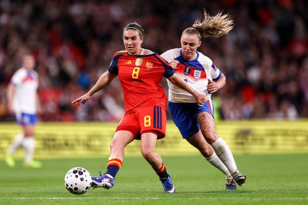 England v Spain Women 14 April 2026, London - FIFA Women s World Cup Qualifiers - Group C - England v Spain - Mariona Caldentey of Spain and Georgia Stanway of England - Photo: Jacques Feeney Offside. London UK *** England gegen Spanien Frauen 14. April 2026, London FIFA Frauen-Weltmeisterschaft Qualifikationsturnier Gruppe C England gegen Spanien Mariona Caldentey aus Spanien und Georgia Stanway aus England Foto Jacques Feeney Abseits London UK  Copyright: xJacquesxFeeneyx xOffsidexOffside