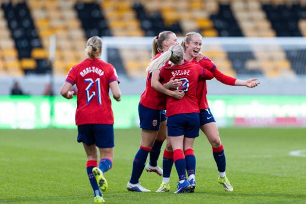 LILLESTROM, NORWAY - APRIL 14: Julie Blakstad of Norway celebrates with her teammates after scoring during the FIFA Womens World Cup 2027 Qualifier match between Norway and Slovenia at Arasen Stadium on April 14, 2026 in Lillestrom, Norway. (Photo by Ane Frosaker Sports Press Photo) Copyright: xAnexFrosakerx xSPPx Sportspressphoto_SPR129262