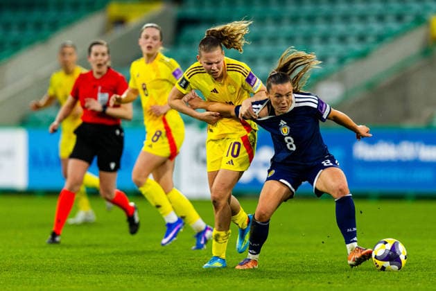 Scotland Women v Belgium Women, Women s World Cup Qualifier Jarne Teulings (10 - Belgium) and Miri Taylor (8 - Scotland) battle for the ball during the Women s World Cup Qualifier match between Scotland Women and Belgium Women at Easter Road, Edinburgh, UK on 14 April 2026. Editorial use only , Copyright: xRaymondxDaviesx PSI-24059-0028