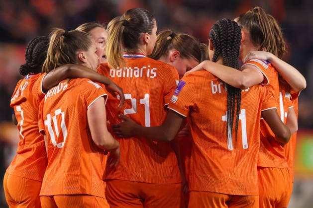 2026-04-14 Netherlands v France - UEFA Women s European Qualifiers - League Phase - Matchday 3 BREDA, NETHERLANDS - APRIL 14: Lineth Beerensteyn of Netherlands, Victoria Pelova of Netherlands, Damaris Egurrola of Netherlands, Esmee Brugts of Netherlands, Renee van Asten of Netherlands celebrates after scoring the first goal of the team during the UEFA Women s European Qualifiers - League Phase - Matchday 3 match between Netherlands and France at Rat Verlegh Stadion on April 14, 2026 in Breda, Netherlands. Breda Rat Verlegh Stadion Netherlands Content not available for redistribution in The Netherlands directly or indirectly through any third parties. Copyright: xHansxvanxderxValkx