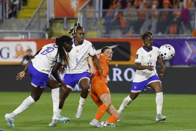 BREDA - (lr) Griedge Mbock Bathy of France, Melvine Malard of France, Renee van Asten of the Netherlands scores 1-0, Sandy Baltimore of France during the World Cup qualifying match between the Netherlands (women) and France (women) at the Rat Verlegh Stadium on April 14, 2026 in Breda, the Netherlands. MAURICE VAN STEEN ANP FIFA Women s World Cup 2027 Qualifier 2025-2026 xVIxANPxSportx xMauricexvanxSteenxIVx 555799783 originalFilename: 555799783.jpg
