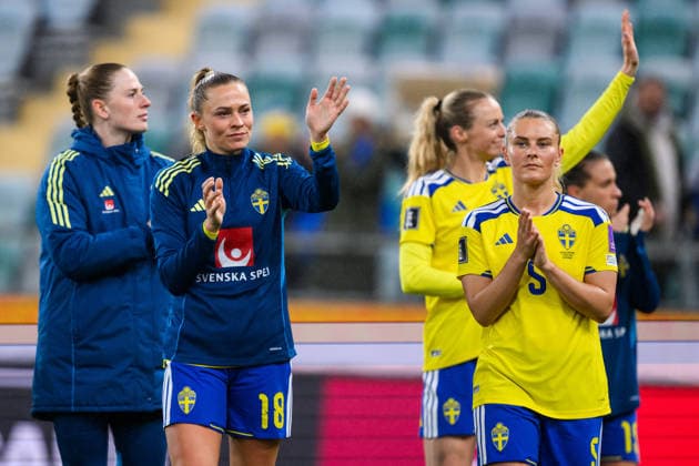 260414 Fridolina Rolfö and Amanda NildÃ n of Sweden after the FIFA Women s World Cup Qualifier football match between Sweden and Denmark on April 14, 2026 in Gothenburg Photo Carl Sandin BILDBYRAN code CS CS0928 fotboll football soccer fotball vm kval kval fifa womens world cup qualifier qualifier sverige sweden danmark denmark dam bbeng women kvinner depp  Copyright: CARLxSANDIN BB260414CS053