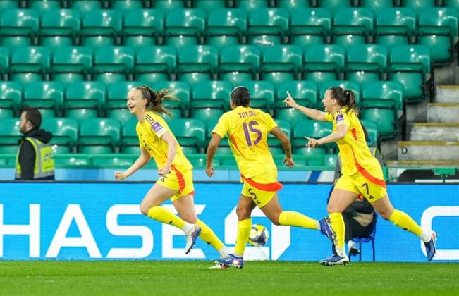 Sari Kees of Belgium Women celebrates scoring to give Belgium a 0-1 lead. Scotland Women v Belgium Women, FIFA 2027 Women s World Cup Qualifying, Football, Easter Road, Edinburgh, UK - 14 Apr 2026Edinburgh Easter Road United Kingdom EDITORIAL USE ONLY No use with unauthorised audio, video, data, fixture lists, club league logos or live services. Online in-match use limited to 120 images, no video emulation. No use in betting, games or single club league player publications. Copyright: xStuartxWallace Shutterstockx 16828526h