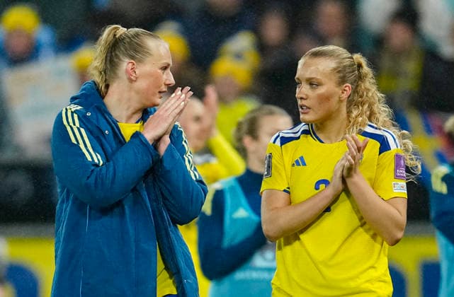 GÖTEBORG, SWEDEN 20260414 Swedens Stina Blackstenius and Smilla Holmberg are depressed after Tuesdays World Cup qualifying match between Sweden and Denmark at Gamla Ullevi in Gothenburg GÖTEBORG SWEDEN x9200x  Copyright: xBjörnxLarssonxRosvall TTx VM-KVAL SVERIGE-DANMARK