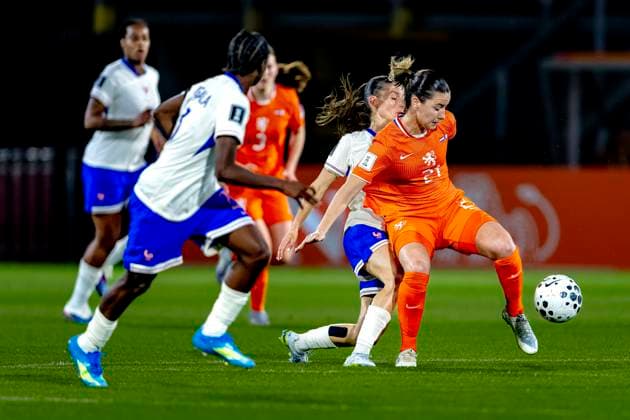 BREDA France player Anaele Le Moguedec, Netherlands player Damaris Egurrola during the European qualifying match between the Netherlands and France at Rat Verlegh Stadium on April 14 in Breda, the Netherlands Photo by DeFodi Images
