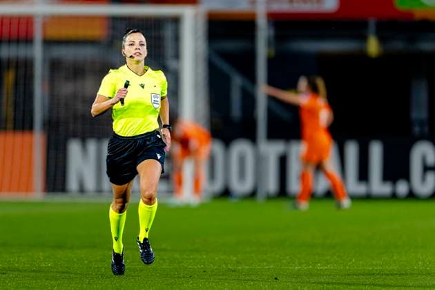 BREDA referee Marta Huerta de Aza during the European qualifying match between the Netherlands and France at Rat Verlegh Stadium on April 14 in Breda, the Netherlands Photo by DeFodi Images
