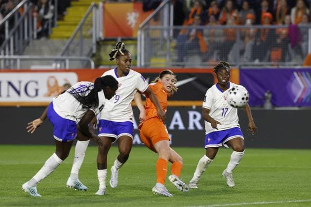 BREDA - (lr) Griedge Mbock Bathy of France, Melvine Malard of France, Renee van Asten of the Netherlands scores 1-0, Sandy Baltimore of France during the World Cup qualifying match between the Netherlands (women) and France (women) at the Rat Verlegh Stadium on April 14, 2026 in Breda, the Netherlands. MAURICE VAN STEEN ANP FIFA Women s World Cup 2027 Qualifier 2025-2026 xVIxANPxSportx xMauricexvanxSteenxIVx 555800683 originalFilename: 555800683.jpg