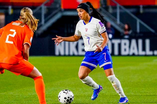 Sakina Karchaoui of France dribbles with the ball Netherlands v France, FIFA Women s World Cup 2027 Qualifier, Netherlands v France, Rat Verlegh Stadion, April 14, 2026, Breda, Netherlands.