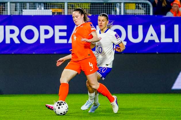Veerle Buurman of the Netherlands passes the ball under pressure from Anaele Le Moguedec of France Netherlands v France, FIFA Women s World Cup 2027 Qualifier, Netherlands v France, Rat Verlegh Stadion, April 14, 2026, Breda, Netherlands.