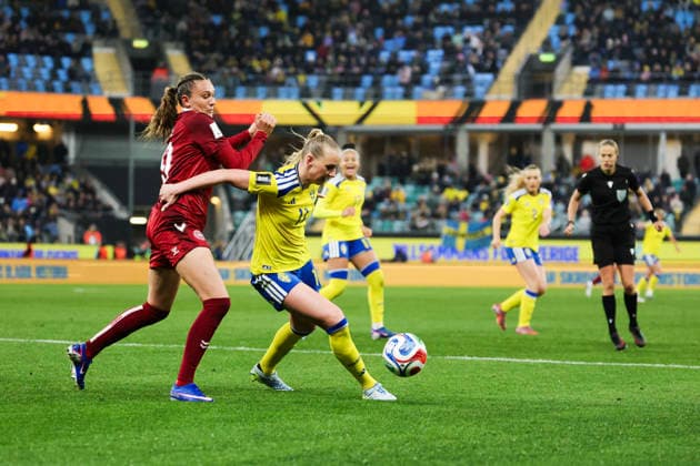 GOTHENBURG, SWEDEN 20260414 Denmark s Cecilie Floe and Sweden s Stina Blackstenius during Tuesday s World Cup qualifying soccer match between Sweden and Denmark at Gamla Ullevi in Gothenburg GÖTEBORG SWEDEN x9200x  Copyright: xAdamxIhse TTx WORLD CUP QUALIFYING SWEDEN-DENMARK