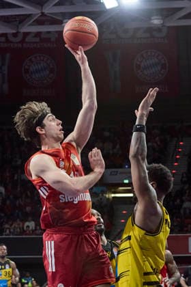 German Basketball Bundesliga BBL , FC Bayern Munich Basketball vs MHP RIESEN Ludwigsburg, Munich FC Bayern Basketball, Ludwigsburg MHP RIESEN, 2026 04 14 in Munich SAP Garden JESSUP Justinian FC Bayern Munich Basketball Shooting Guard SG Nr10 FCBB10 , HUGHES Elijah MHP RIESEN Ludwigsburg Small Forward SF Nr7 LUD7 sportworld Munich SAP Garden Bayern Germany