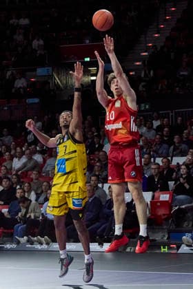 German Basketball Bundesliga BBL , FC Bayern Munich Basketball vs MHP RIESEN Ludwigsburg, Munich FC Bayern Basketball, Ludwigsburg MHP RIESEN, 2026 04 14 in Munich SAP Garden JESSUP Justinian FC Bayern Munich Basketball Shooting Guard SG Nr10 FCBB10 , HUGHES Elijah MHP RIESEN Ludwigsburg Small Forward SF Nr7 LUD7 sportworld Munich SAP Garden Bayern Germany