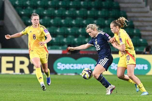 Scotland Women v Belgium Women FIFA Women s World Cup 2027 Qualifier Erin Cuthbert of Scotland Women and Jarne Teulings of Belgium Women during the FIFA Women s World Cup 2027 Qualifier Group H match at Easter Road, Edinburgh 14 04 2026 UK Newspapers OUT Copyright: xJamiexJohnstonx FIL-23286-0105