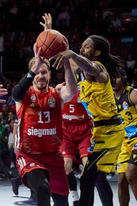 German Basketball Bundesliga BBL , FC Bayern Munich Basketball vs MHP RIESEN Ludwigsburg, Munich FC Bayern Basketball, Ludwigsburg MHP RIESEN, 2026 04 14 in Munich SAP Garden OBST Andreas FC Bayern Munich Basketball Shooting Guard SG Nr13 FCBB13 , HARRIS Terrell MHP RIESEN Ludwigsburg Shooting Guard SG Nr8 LUD8 sportworld Munich SAP Garden Bayern Germany