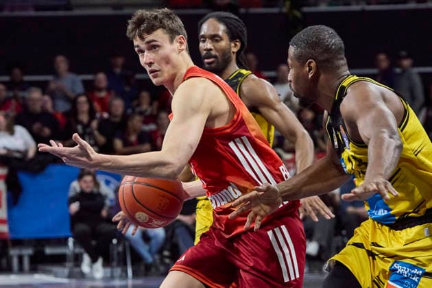 German Basketball Bundesliga BBL , FC Bayern Munich Basketball vs MHP RIESEN Ludwigsburg, Munich FC Bayern Basketball, Ludwigsburg MHP RIESEN, 2026 04 14 in Munich SAP Garden DIMITRIJEVIC Neno FC Bayern Munich Basketball Guard Nr 0 BAY0 , POLAS BARTOLO Yorman MHP RIESEN Ludwigsburg Small Forward SF Nr13 LUD13 sportworld Munich SAP Garden Bayern Germany