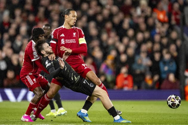 Liverpool v Paris Saint-Germain - UEFA Champions League 2025 26 LIVERPOOL, ENGLAND- APRIL 14: Jeremie Frimpong and Virgil van Dijk of Liverpool fight for possession with Khvicha Kvaratskhelia of Paris Saint-Germain during a UEFA Champions League 2025 26 match between Liverpool and Paris Saint-Germain in Liverpool on April 14, 2026 (Photo by Will Palmer Sports Press Photo) LiverpoolUnited Kingdom  Copyright: xWillxPalmer SportsxPressxPhotox