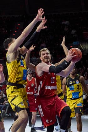 German Basketball Bundesliga BBL , FC Bayern Munich Basketball vs MHP RIESEN Ludwigsburg, Munich FC Bayern Basketball, Ludwigsburg MHP RIESEN, 2026 04 14 in Munich SAP Garden OBST Andreas FC Bayern Munich Basketball Shooting Guard SG Nr13 FCBB13 , SCHILLING Gavin MHP RIESEN Ludwigsburg Center C Nr34 LUD34 sportworld Munich SAP Garden Bayern Germany