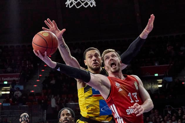 Deutsche Basketball Bundesliga (BBL), FC Bayern München Basketball vs MHP RIESEN Ludwigsburg, München FC Bayern Basketball, Ludwigsburg MHP RIESEN, 2026-04-14 in München (SAP Garden) OBST Andreas (FC Bayern München Basketball Shooting Guard (SG) Nr13-FCBB13), SCHILLING Gavin (MHP RIESEN Ludwigsburg Center (C) Nr34-LUD34) sportworld München SAP Garden Bayern Deutschland *** German Basketball Bundesliga BBL , FC Bayern Munich Basketball vs MHP RIESEN Ludwigsburg, Munich FC Bayern Basketball, Ludwigsburg MHP RIESEN, 2026 04 14 in Munich SAP Garden OBST Andreas FC Bayern Munich Basketball Shooting Guard SG Nr13 FCBB13 , SCHILLING Gavin MHP RIESEN Ludwigsburg Center C Nr34 LUD34 sportworld Munich SAP Garden Bayern Germany