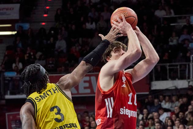 German Basketball Bundesliga BBL , FC Bayern Munich Basketball vs MHP RIESEN Ludwigsburg, Munich FC Bayern Basketball, Ludwigsburg MHP RIESEN, 2026 04 14 in Munich SAP Garden JESSUP Justinian FC Bayern Munich Basketball Shooting Guard SG Nr10 FCBB10 , SMITH Stefan MHP RIESEN Ludwigsburg Point Guard PG Nr3 LUD3 sportworld Munich SAP Garden Bayern Germany