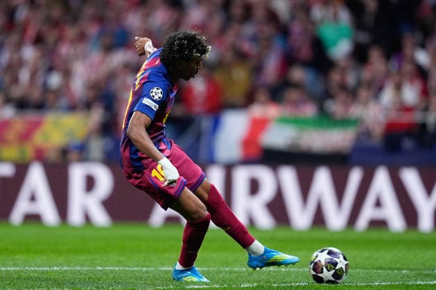 April 14, 2026, Madrid, Madrid, Spain: Lamine Yamal of FC Barcelona, Barca shoots for goal during the UEFA Champions League 2025 26 Quarter-Final Second Leg match between Atletico de Madrid and FC Barcelona at Riyadh Air Metropolitano on April 14, 2026, in Madrid, Spain. Atletico De Madrid V FC Barcelona - UEFA Champions League 2025 26 Quarter-Final Second Leg  - ZUMAa181 20260414_zaa_a181_227 Copyright: xDennisxAgyemanx