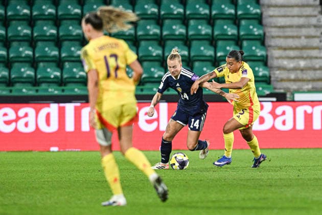 Scotland Women v Belgium Women FIFA Women s World Cup 2027 Qualifier Rachel McLauchlan of Scotland Women and Mariam Toloba of Belgium Women during the FIFA Women s World Cup 2027 Qualifier Group H match at Easter Road, Edinburgh 14 04 2026 UK Newspapers OUT Copyright: xJamiexJohnstonx FIL-23286-0114