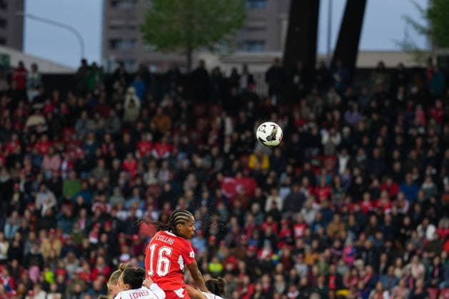 CALCIO - FIFA Mondiali - Women s Qualifiers - Switzerland vs Turkey Aurelie Csillag 16 (Switzerland) heads the ball in a scoring attempt during Women s Qualifiers - Switzerland vs Turkey , FIFA World Cup, WM, Weltmeisterschaft, Fussball match in Zurich, Switzerland, April 14 2026 Zurich Switzerland  Copyright: xIPAxSport ABACAx