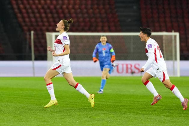 CALCIO - FIFA Mondiali - Women s Qualifiers - Switzerland vs Turkey Ebru Topcu 10 (Turkiye) (left) celebrates after a goal during Women s Qualifiers - Switzerland vs Turkey , FIFA World Cup, WM, Weltmeisterschaft, Fussball match in Zurich, Switzerland, April 14 2026 Zurich Switzerland  Copyright: xIPAxSport ABACAx
