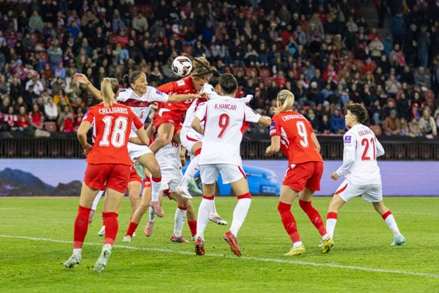 14 04 2026, Zurich, Letzigrund, European Qualifiers Women Switzerland Turkey, Iman Beney of Switzerland heads the ball Zurich Letzigrund Zurich Switzerland Copyright: xJustPictures.ch PascalxKesselmarkx jp-en-PaKe-_62B0553