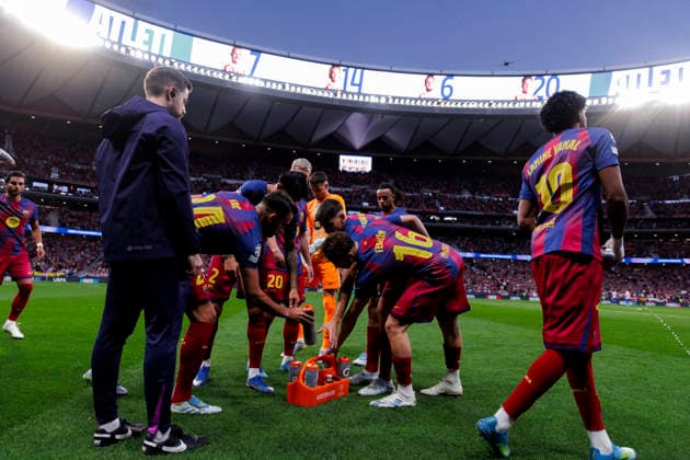 UEFA champions league - Atletico de Madrid vs FC Barcelona, Barca MADRID,SPAIN - 14 April:players of FC Barcelona during the UEFA Champions League 2025 26 Quarter-Final second Leg match between Atletico de Madrid and FC Barcelona at Riyadh Air Metropolitano Stadium. (Photo by Guille Martinez f22photo) Madrid Riyadh Air Metropolitano Stadium Spain Copyright: xGuillermoxMartinezx